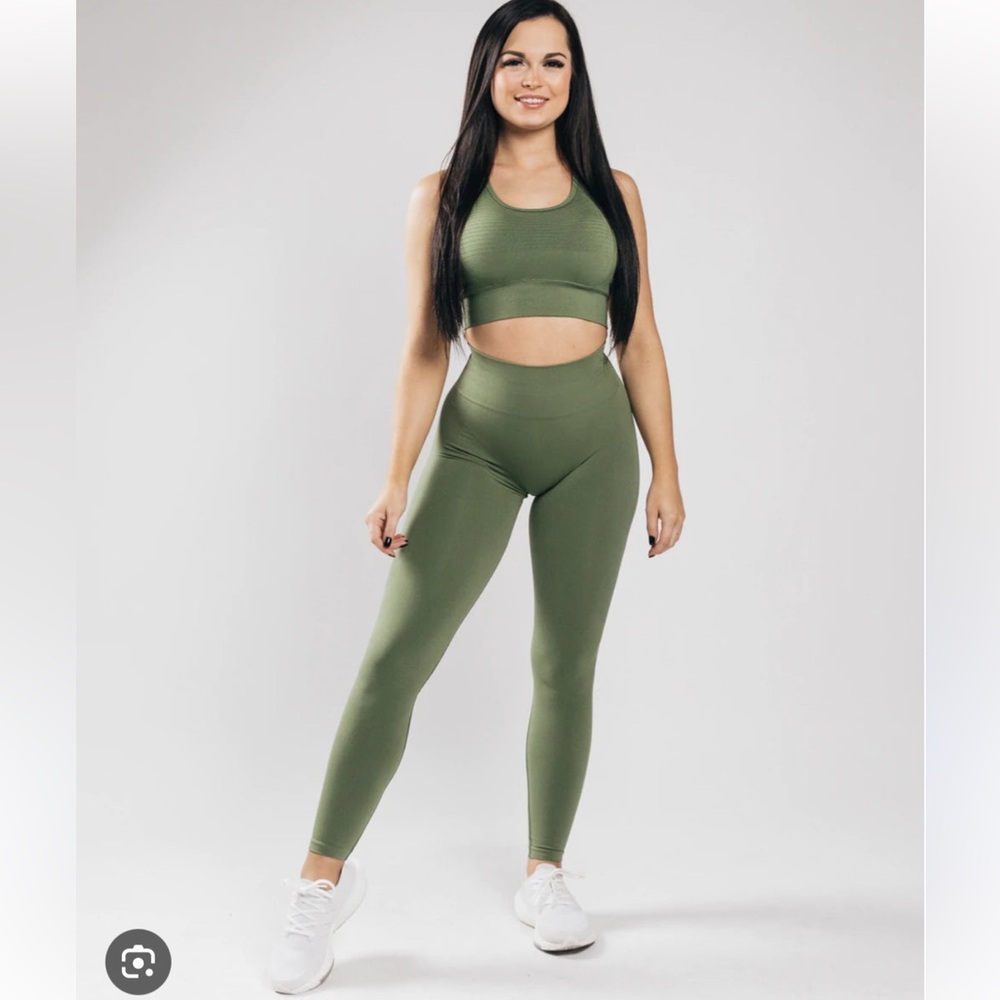 Alphalete Amplify High-Waisted Leggings -
Medium - Dusty Green
